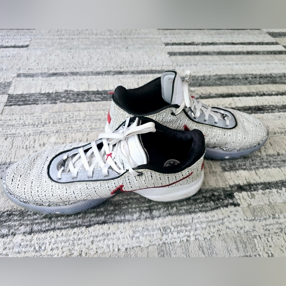 Nike Lebanon Pink Diamond Collection White Sneakers Size 15 - Picture 4 of 12